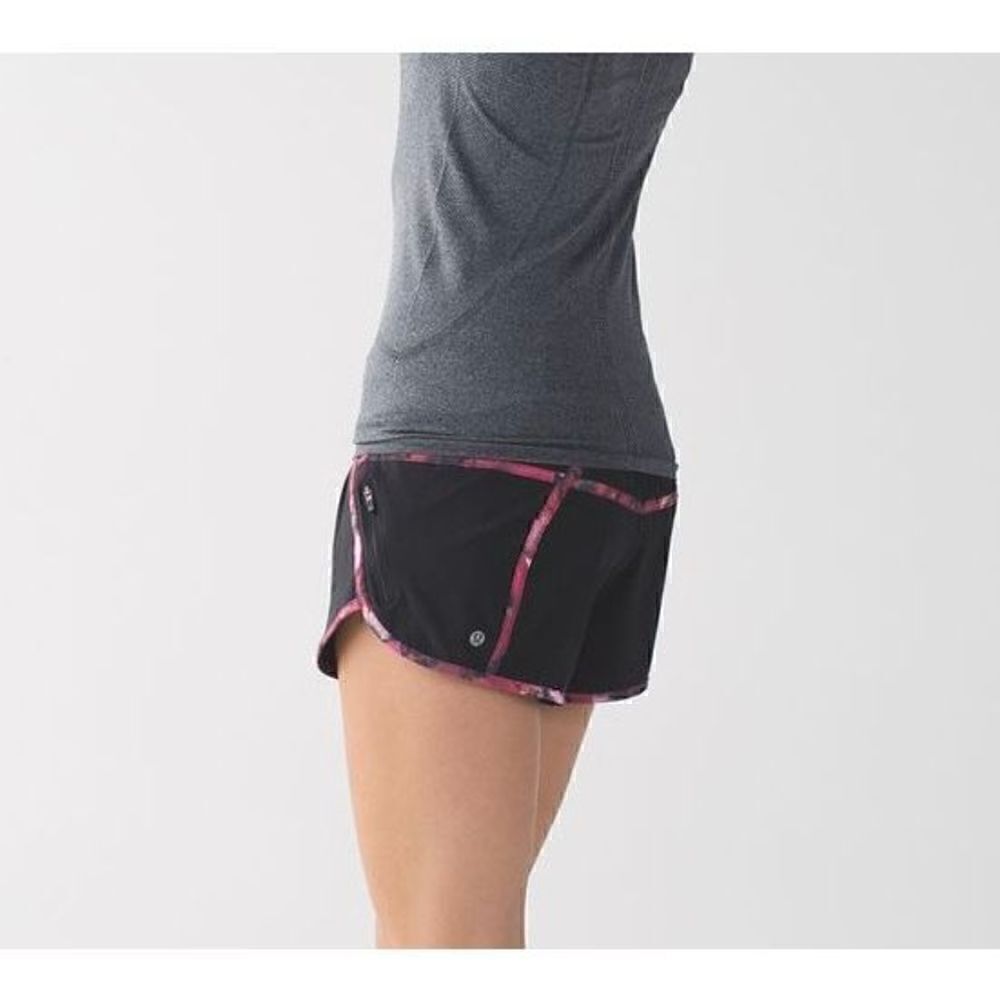 Womens Lululemon Tracker Short - Picture 2 of 7